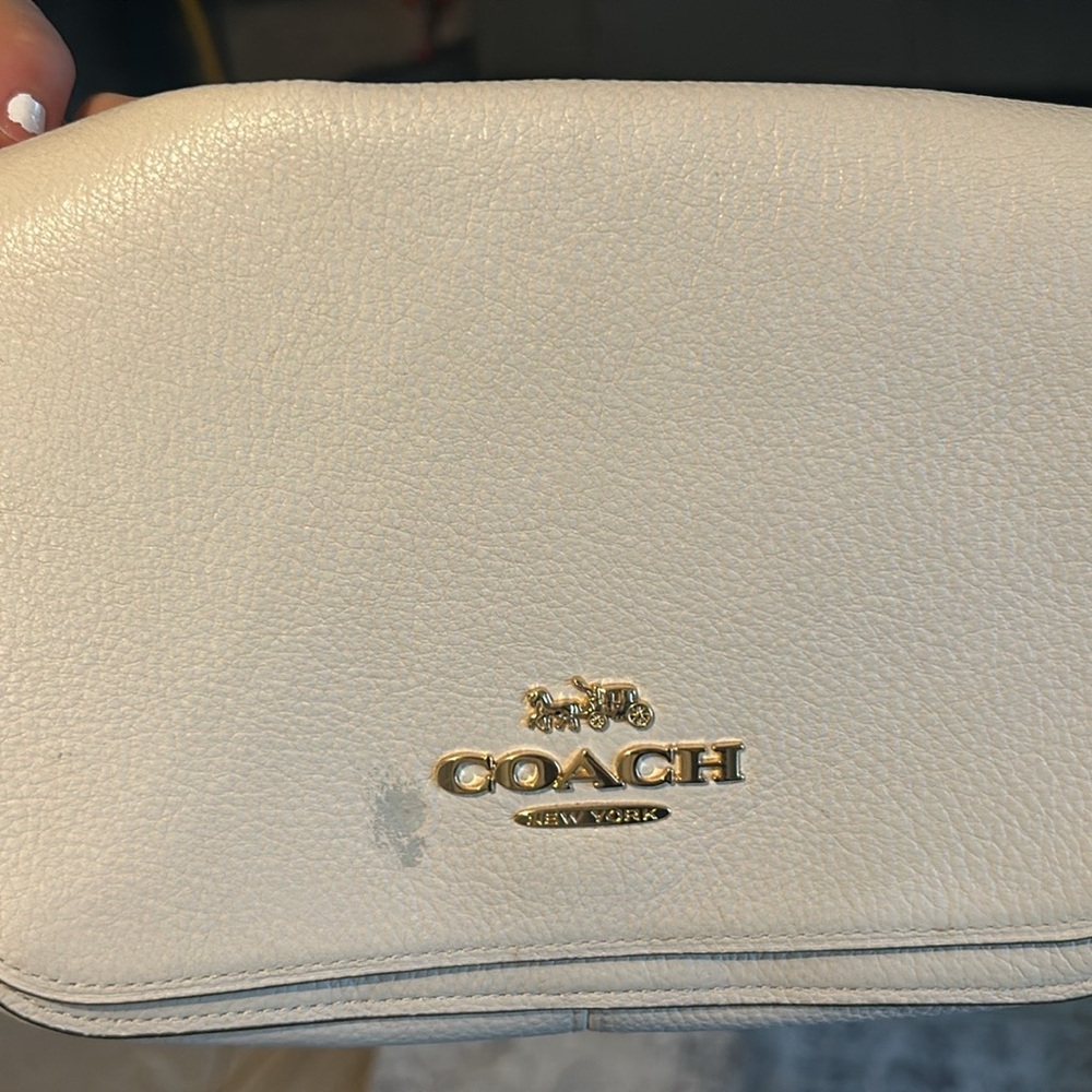Coach Cream Leather Crossbody with Gold Hardware - Picture 4 of 6